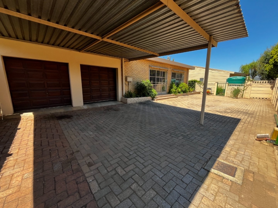 To Let 4 Bedroom Property for Rent in Schoemansville North West